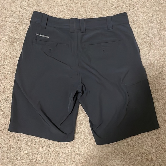 Grey Columbia Men’s shorts - Picture 2 of 2
